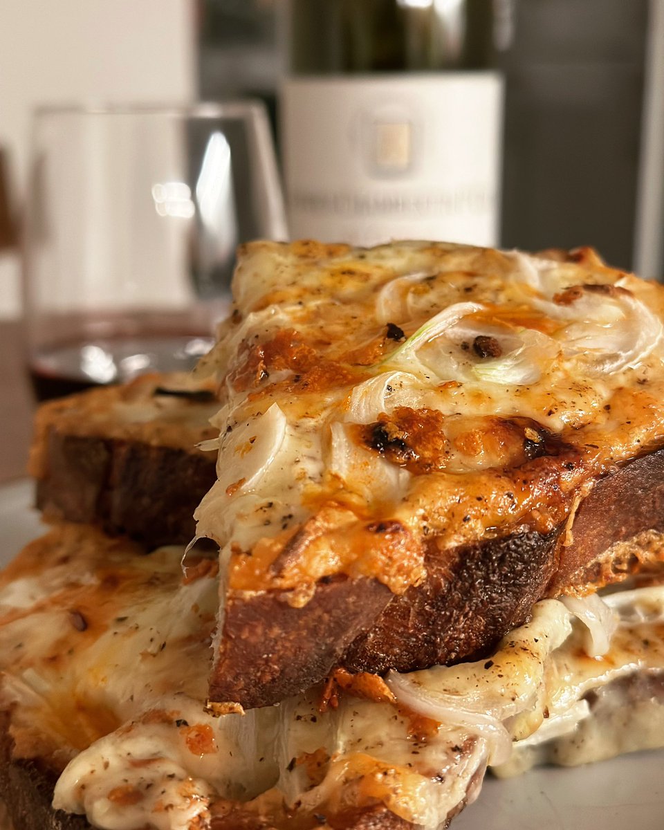 ishkolhatkar's tweet photo. Late Monday dinner on rainy July evening. Cheese on toast made with Gail’s sourdough. Dijon mustard under the cheese. A little spring onion, pepper, Worcestershire sauce and Tabasco. Plus a glass of red Burgundy #CookWithIsh https://t.co/zwdhcuW7cF