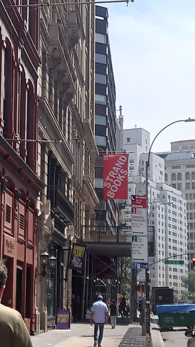 tatsupee's tweet photo. ๐ Strand Book Store
#StrandBookStore
๐ https://t.co/NXQgeqN6fa
ๅ
ๆฅXใง่ฆใใใ
ใชในในใกใฎๆธๅบใซๅฏใฃใฆใใพใใ๐
ๅฏๆใใซใใณใจใๆฅๆฌไบบๅฅฝใฟใฎ
ๆธๅบใใจโฆๆฉไผใใใใฐๆฏ้โจ
#2407ChiNyc https://t.co/mH78RrSqyo
