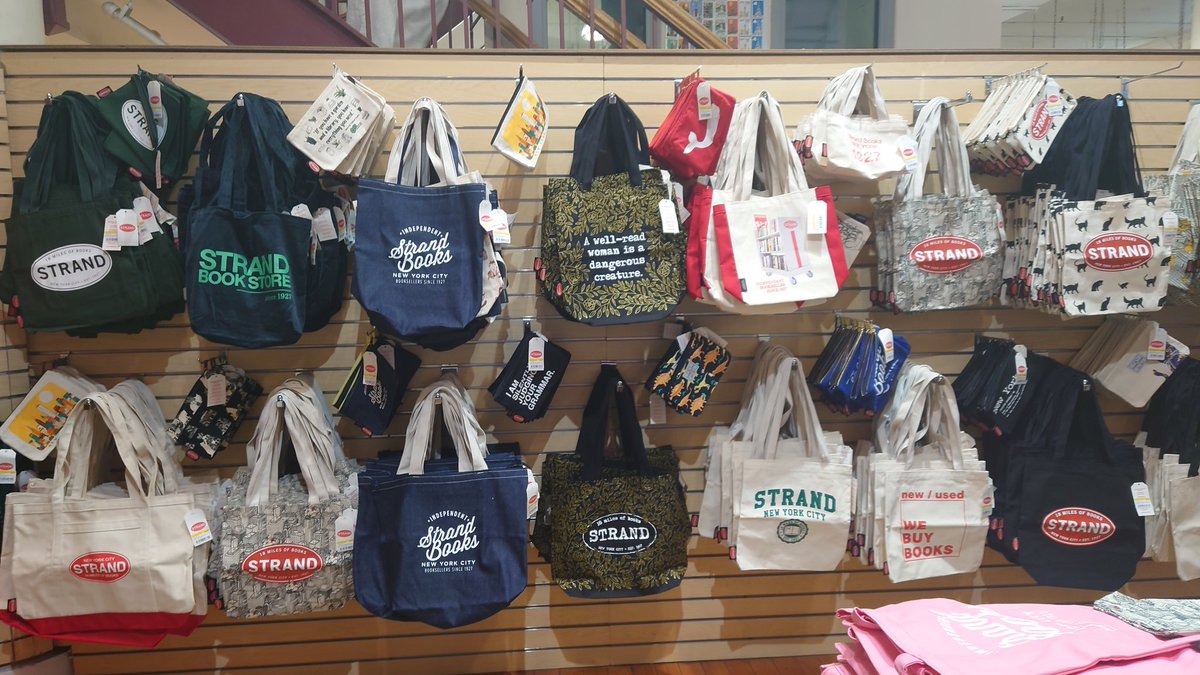 tatsupee's tweet photo. ๐ Strand Book Store
#StrandBookStore
๐ https://t.co/NXQgeqN6fa
ๅ
ๆฅXใง่ฆใใใ
ใชในในใกใฎๆธๅบใซๅฏใฃใฆใใพใใ๐
ๅฏๆใใซใใณใจใๆฅๆฌไบบๅฅฝใฟใฎ
ๆธๅบใใจโฆๆฉไผใใใใฐๆฏ้โจ
#2407ChiNyc https://t.co/mH78RrSqyo