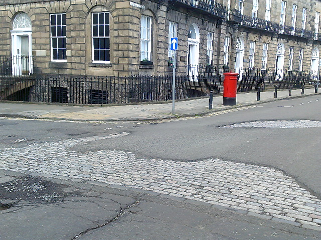 Del_ivered's tweet photo. @DonaldCMacleod @DrScottArthurMP Hammering those least able to afford newer cars, vans and taxis. Why do Labour (and SNP in Glasgow) punish workers for no gain to air quality?
While the plonker leaves streets peppered with #Arthuritis : https://t.co/7AyfxQedyb