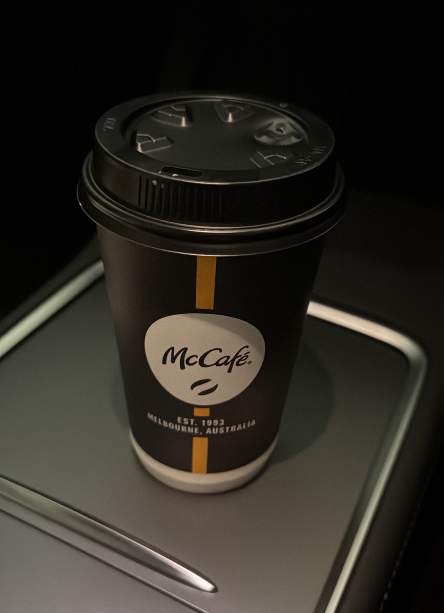 13arm13arm's tweet image. I think @maccas staff should be occasionally required to taste what they make. I reckon the acceptable to weird tasting ratio is about 1:5 #mccafe #coffee #flatwhite