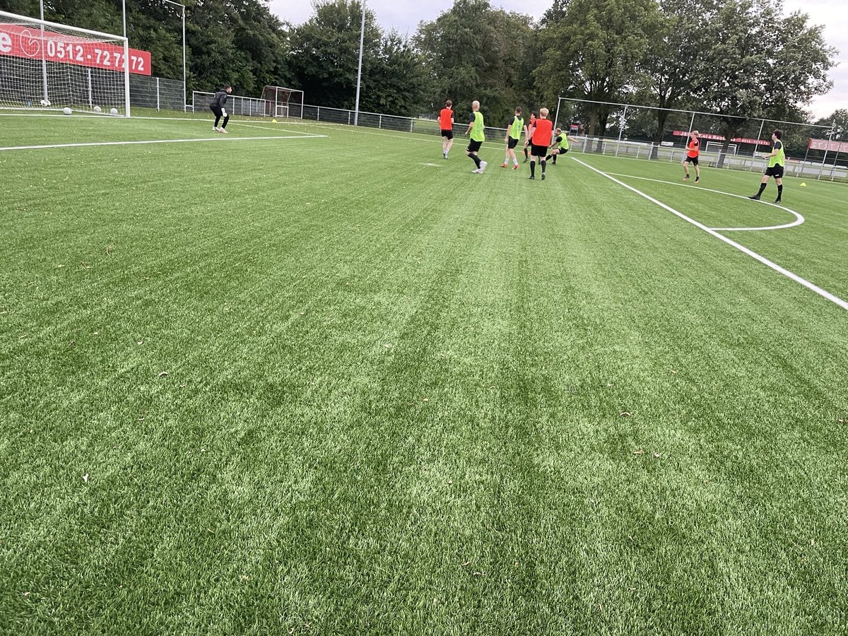 Wilco van der Heide (@wilcovdheide) on Twitter photo Los met mijn nieuwe club <a href="/SV_RWFF/">Sport Vereniging RWF</a> 🔴⚪️⚽️
Inmiddels met een topgroep 3x getraind, een onderlinge wedstrijd en lunch met maken van teamafspraken/speelwijze gehad.
🔜
- Donderdag oefenen tegen <a href="/chris_alkema/">Chris Alkema</a>
- Zaterdag padeltoernooi en teambuilding 💪
Daarna nog even vakantie☀️ Los met mijn nieuwe club <a href="/SV_RWFF/">Sport Vereniging RWF</a> 🔴⚪️⚽️
Inmiddels met een topgroep 3x getraind, een onderlinge wedstrijd en lunch met maken van teamafspraken/speelwijze gehad.
🔜
- Donderdag oefenen tegen <a href="/chris_alkema/">Chris Alkema</a>
- Zaterdag padeltoernooi en teambuilding 💪
Daarna nog even vakantie☀️