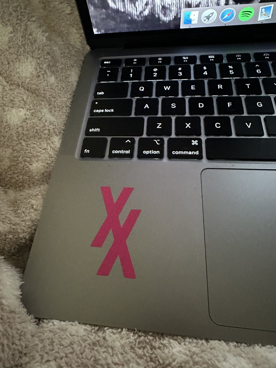 kingslayerkells's tweet photo. giveawayyyyy⚡️
i want to send someone two XX stickers to someone just because :) u can put these on ur car, laptop, water bottle, etc! you will receive one 2 inch sticker and one 4 inch sticker with any color! rules will be in the next tweet⬇️ https://t.co/CfADrid5ZJ