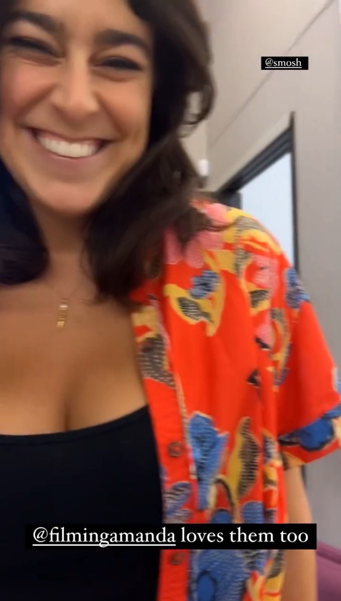 ateawithoney's tweet photo. SAVE AMANDA IN THE HAWAIIAN SHIRT, SAVE MEEE https://t.co/8vpmqDZWBf