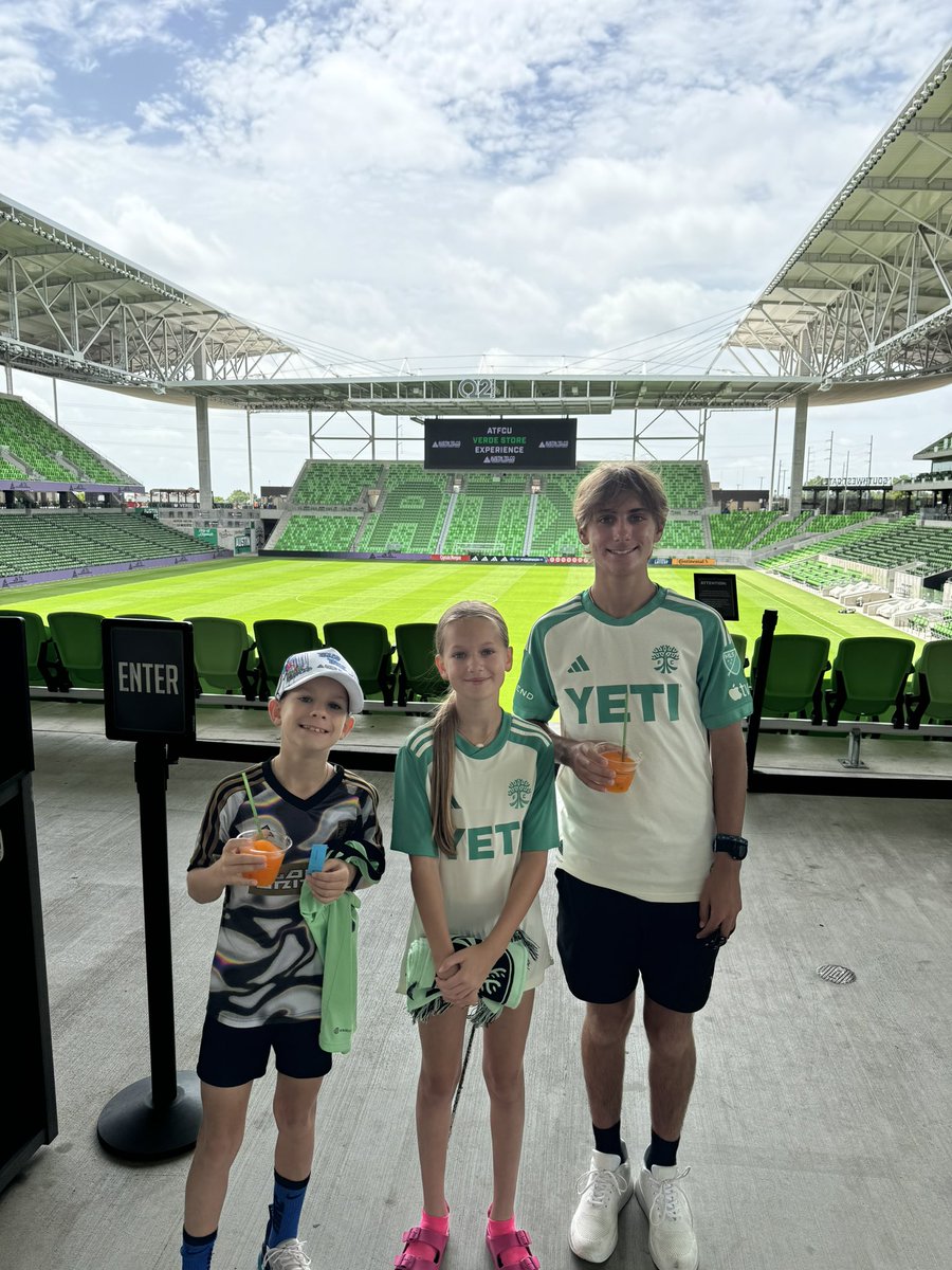 Molly Ebeier tweet media