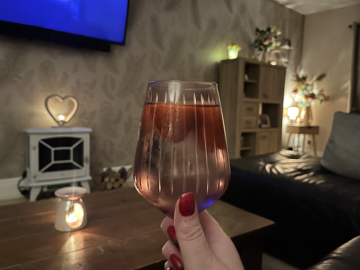 Day 92 of #100dayssober ✅
Away Day ✅
<a href="/_as_YOU_are/">As You Are- Counselling & Therapy</a> - Counselling ✅
Shopping ✅
Cleaning ✅

Finally sitting down with a strawberry water 🍓(in a wine glass of course!) 
justgiving.com/page/tracey-wi…