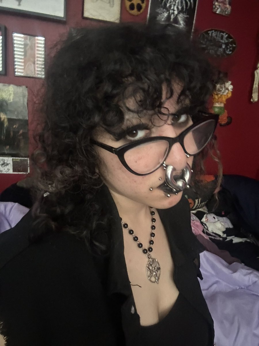 decayingdaf's tweet photo. 🕸️🦇🧙🏻‍♀️🖤 https://t.co/H4z7BWl0la