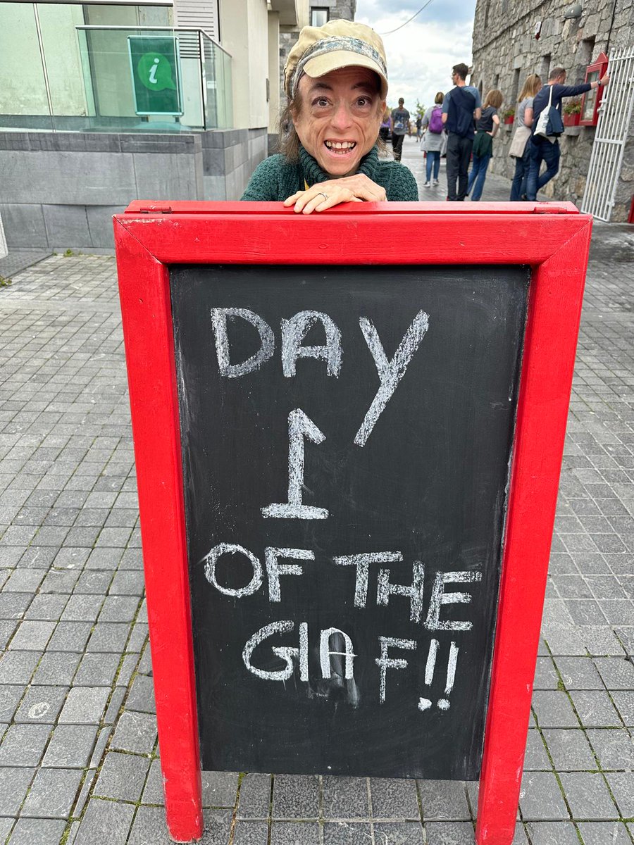 Liz "blue tick" Carr tweet media