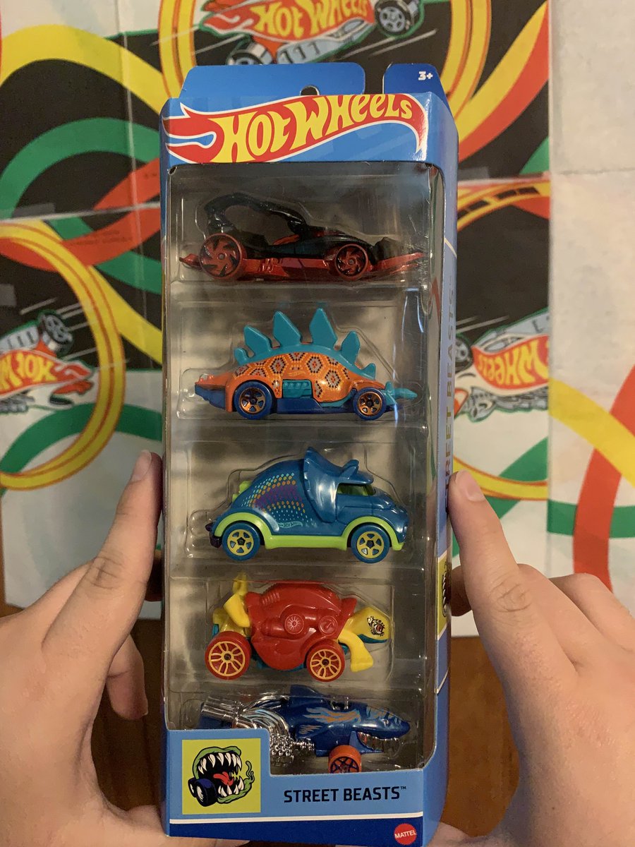 dailyhotwheels's tweet photo. HAPPY 100TH POST! 🥳🎉
Thanks for joining me in capturing my evergrowing Hot Wheels collection, for Day 100 I have the 2023 Street Beasts 5-Pack! This pack contains Scorpedo, Motosaurus, HW Tricera-Truck, TURTOshell, and Sharkruiser. I love this pack :3
#hotwheels #streetbeasts https://t.co/VaXPDuEqBZ