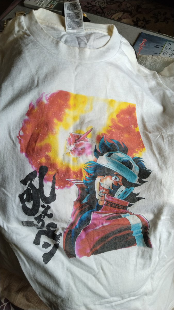「実家にあった島本和彦Tシャツ。吼えペンは黄ばんでるけど挑戦者は未開封でまだ着れそ」|kameji@西野美容室のイラスト