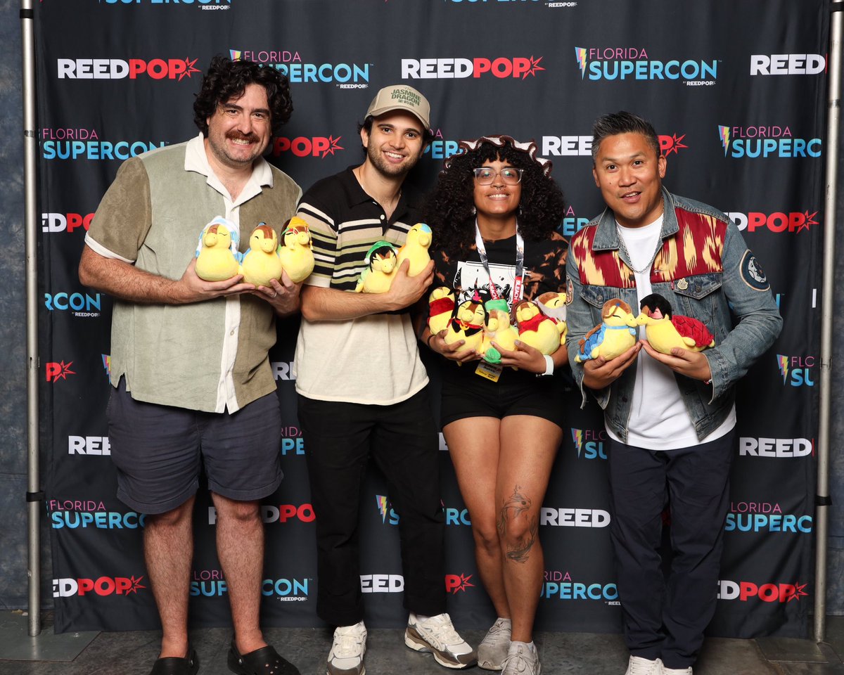 pluviiox's tweet photo. A highlight for my weekend was meeting you all! It’s been such a goal of mine to meet the voice actors of this show that sparked the idea of the turtleduck plushies! Thank you @dantebasco @Jack_De_Sena !! (lol Zach thank you too but you’re not on here 😭)✨✨ @FloridaSupercon https://t.co/zDHH4LBWzL