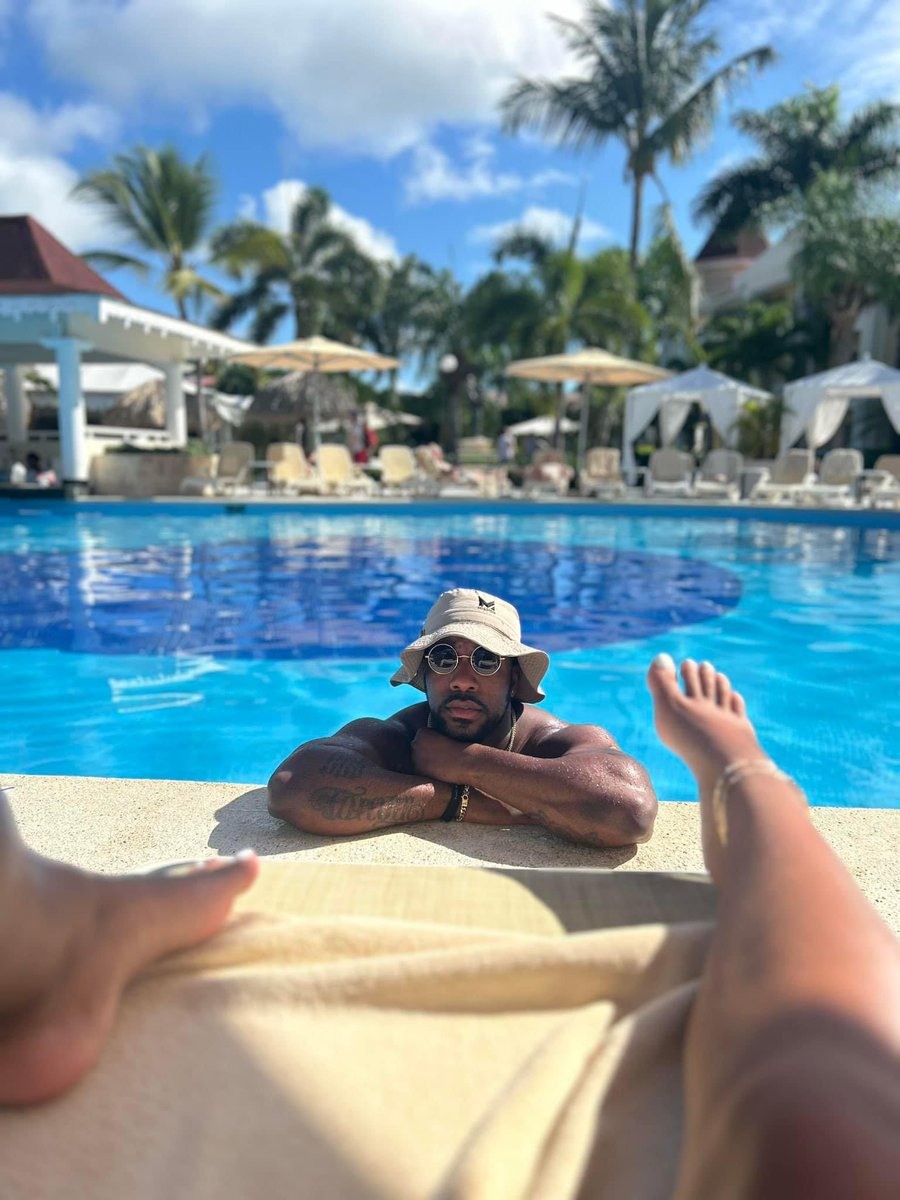 This how ima announce im in a relationship &amp; logout