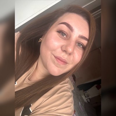 beth09287's tweet photo. Took a selfie for the first time in a year lol https://t.co/7M5k3ilw1M