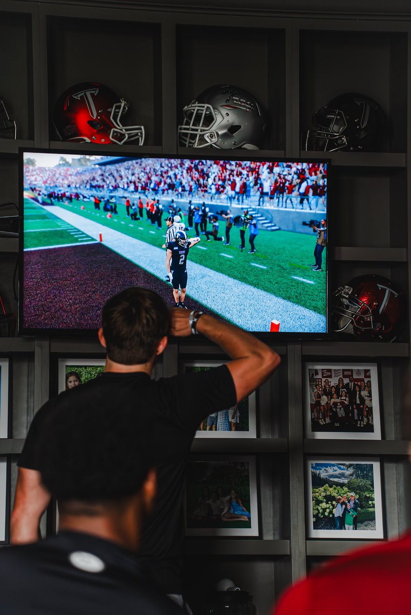Troy Trojans Football 8x⚔️ (@troytrojansfb) on Twitter photo Like kids in a candy store
#BattleReady | #OneTROY ⚔️🏈🎮 Like kids in a candy store
#BattleReady | #OneTROY ⚔️🏈🎮