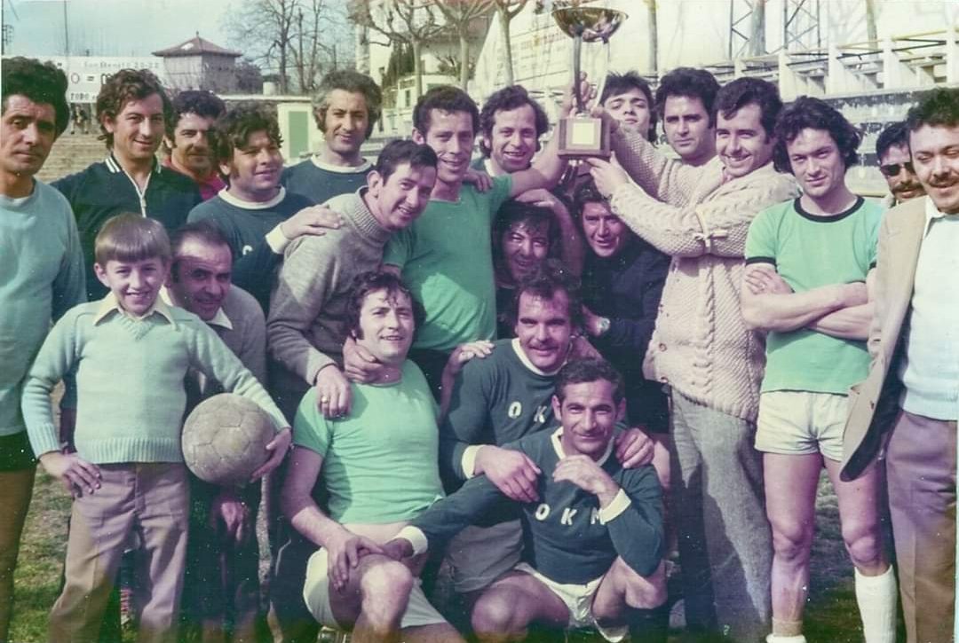 DavidEbri3's tweet photo. @LamineeYamal @leomessisite @PacoClos @SEFutbol @ChampionsLeague @s Estos días se habla de inmigración en el barrio, recordar a todo el mundo que en los 70/80 los imigrantes del barrio eran nuestros padres, llegados de todas partes de España.  El mundo se ha globalizado y las personas también, @LamineeYamal un ejemplo para todos.
⤵️ Sigue el hilo https://t.co/FqNBUEcbG2