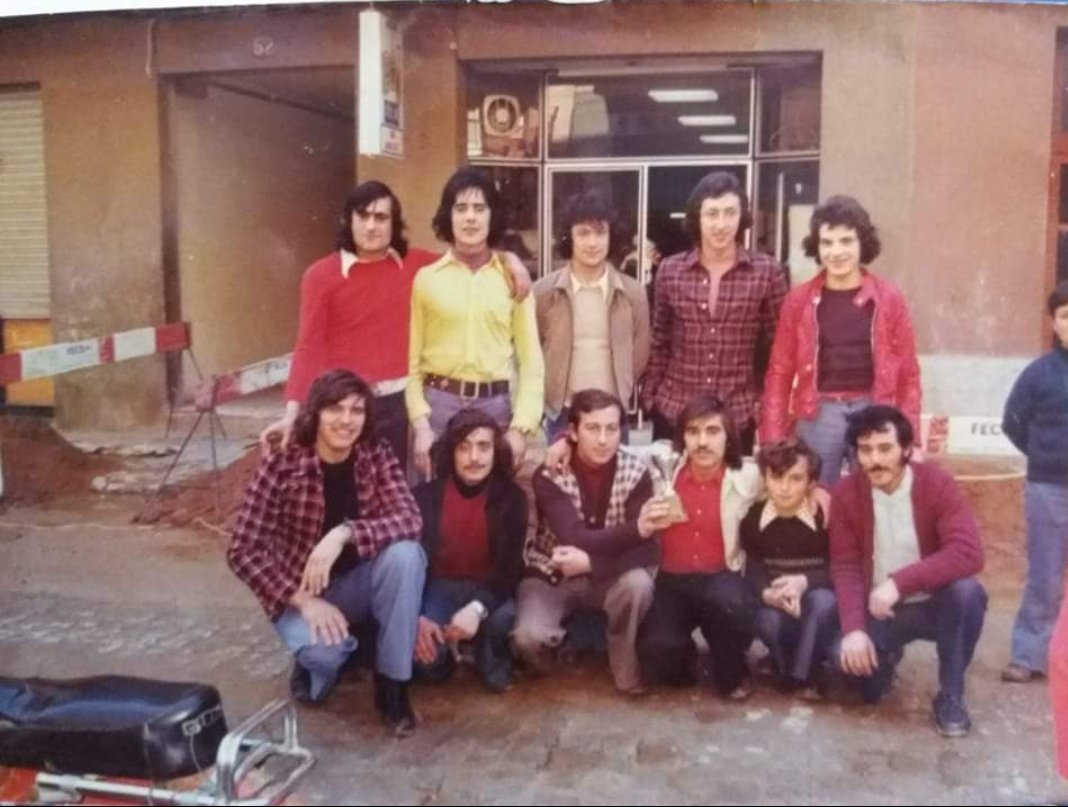 DavidEbri3's tweet photo. @LamineeYamal @leomessisite @PacoClos @SEFutbol @ChampionsLeague @s Estos días se habla de inmigración en el barrio, recordar a todo el mundo que en los 70/80 los imigrantes del barrio eran nuestros padres, llegados de todas partes de España.  El mundo se ha globalizado y las personas también, @LamineeYamal un ejemplo para todos.
⤵️ Sigue el hilo https://t.co/FqNBUEcbG2