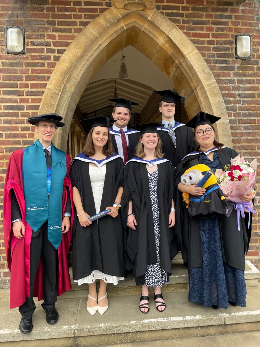 Chris_Wiley's tweet image. Graduation of @SurreyDMM students at @GuildCath earlier today. Some BMus Music students shown here. Congratulations to all the graduands and prizewinners, and to Music graduand Michelle on her excellent speech! @UniOfSurrey #classof2024 #foreversurrey