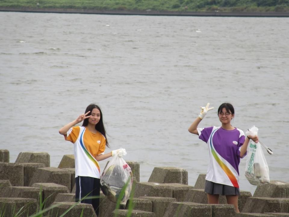 RiverCleanUpTKY's tweet photo. More pics!
#tokyoriverfriends #rivercleanup #plogging #cleanup #trashtag #plogger #dontlitter #ゴミ拾い #ボランティア #ビーチクリーン #beachclean #garbagepickup #litterpicking #ポイ捨て禁止 #プロギング #環境問題 #環境保護 #sdgs #クリーンアップ #夢拾い #ごみ拾い #リバークリーン https://t.co/icGbWU4k1k