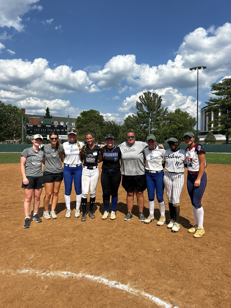 allie cervola tweet media