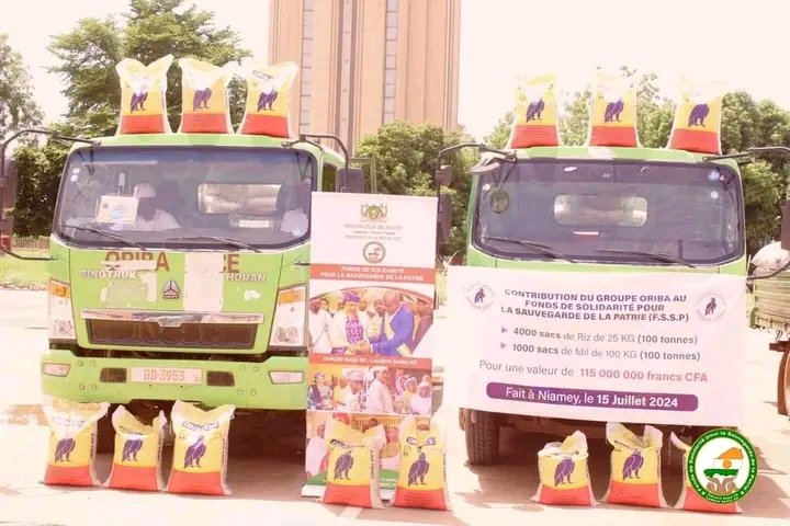 legeographe221's tweet photo. #Niger #FSPP
Le Groupe Oriba a contribué au Fonds de Solidarité pour la Sauvegarde de la Patrie deux cents (200) tonnes de vivres composée de 4000 sacs de riz de 25 kg et 1000 sacs de mil de 100 kg, pour une valeur totale de cent quinze millions (115 000 000) francs CFA. https://t.co/EAGGNwuZD1