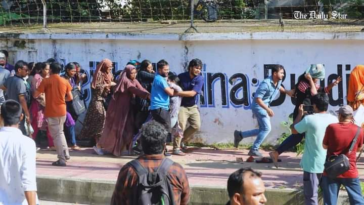 mahfooz750's tweet photo. These pictures are from Bangladesh, where students are protesting against job quotas. Students asked for justice for all talented students, and this was their reward 💔

#Bangladesh
#Save_Bangladeshi_students
#DhakaUniversityUnderAttack
 #QuotaReformMovement 
#Qouta_Reform https://t.co/MLzH7UssfQ