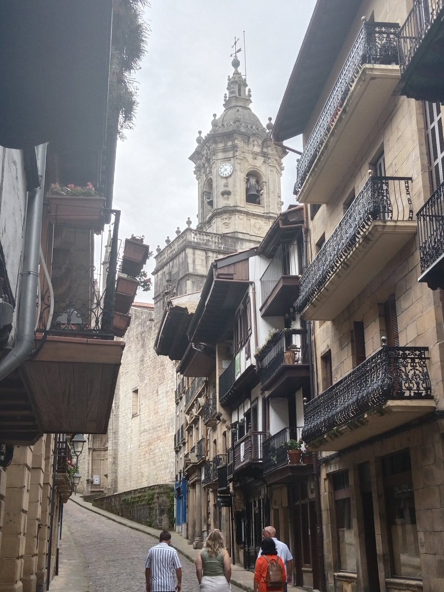 lmunozalonso's tweet image. Precioso pueblo #Fuenterrabía