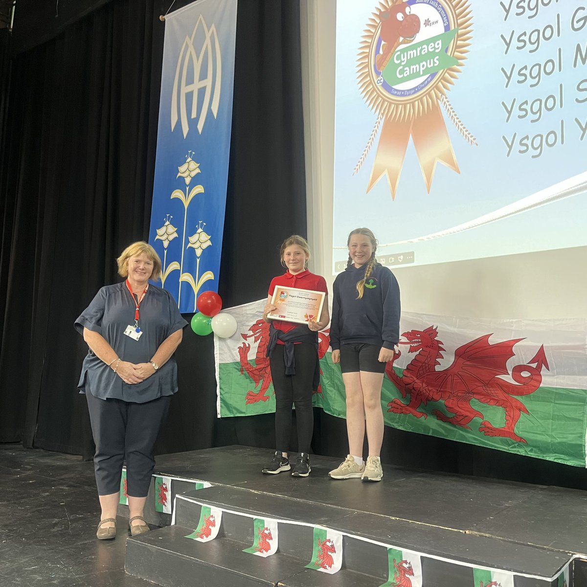 1/5 Pnawn arbennig yn dathlu gwobrwyo Ysgolion cynradd <a href="/CSyFflint/">Cyngor Sir y Fflint</a> 
An excellent afternoon celebrating the achievements of <a href="/FlintshireCC/">Cyngor Sir y Fflint / Flintshire County Council</a> Primary schools 
 Cymraeg Campus Gwobr Efydd | Bronze Awards: 
<a href="/CaerNant/">Ysgol Cae'r Nant</a>
@DruryCP 
Ewloe Green 
<a href="/gwernymynyddcp/">Gwernymynydd CP</a> 

<a href="/CymraegCampus/">Cymraeg Campus</a>