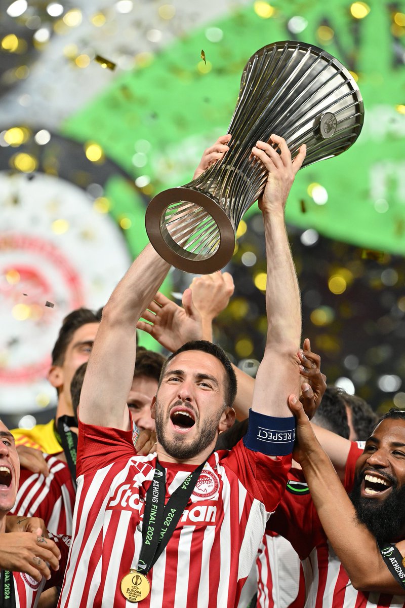 Giorgia9342's tweet photo. Εις το επαναδειν αρχηγε μου 💔💔🔴⚪️#OlympiacosFC https://t.co/wwZ7pzvmLp