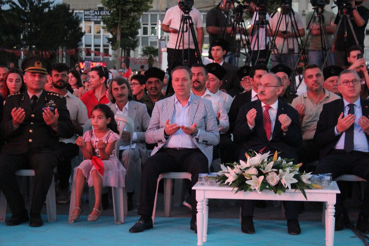 muratkayatr54's tweet photo. 📍Sakarya Demokrasi Meydanı 🇹🇷

15 Temmuz Demokrasi ve Milli Birlik Günü etkinlikleri kapsamında Demokrasi Meydanı’nda vatandaşlarımızla birlikte #15Temmuz programına katıldık. 
⤵️ https://t.co/VxCbaQqem5