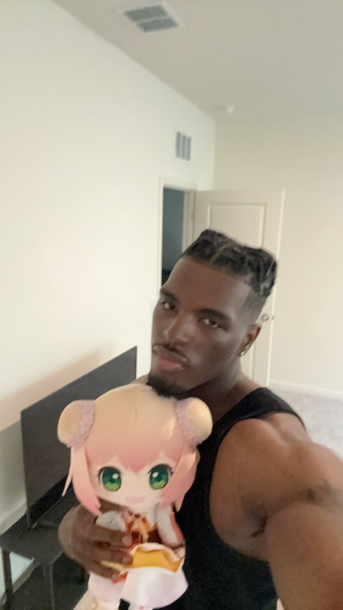 Mone454501's tweet photo. A selfie of me and my comfort character! https://t.co/8kqhAsp0jM