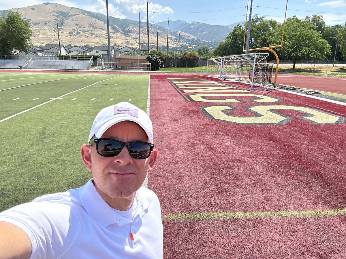 spencerfluhman's tweet photo. More than three decades since I was on this field. So many great memories (of friends, that is—the football was epically bad). #Vikes #viewmont https://t.co/1MvI4v9u1B