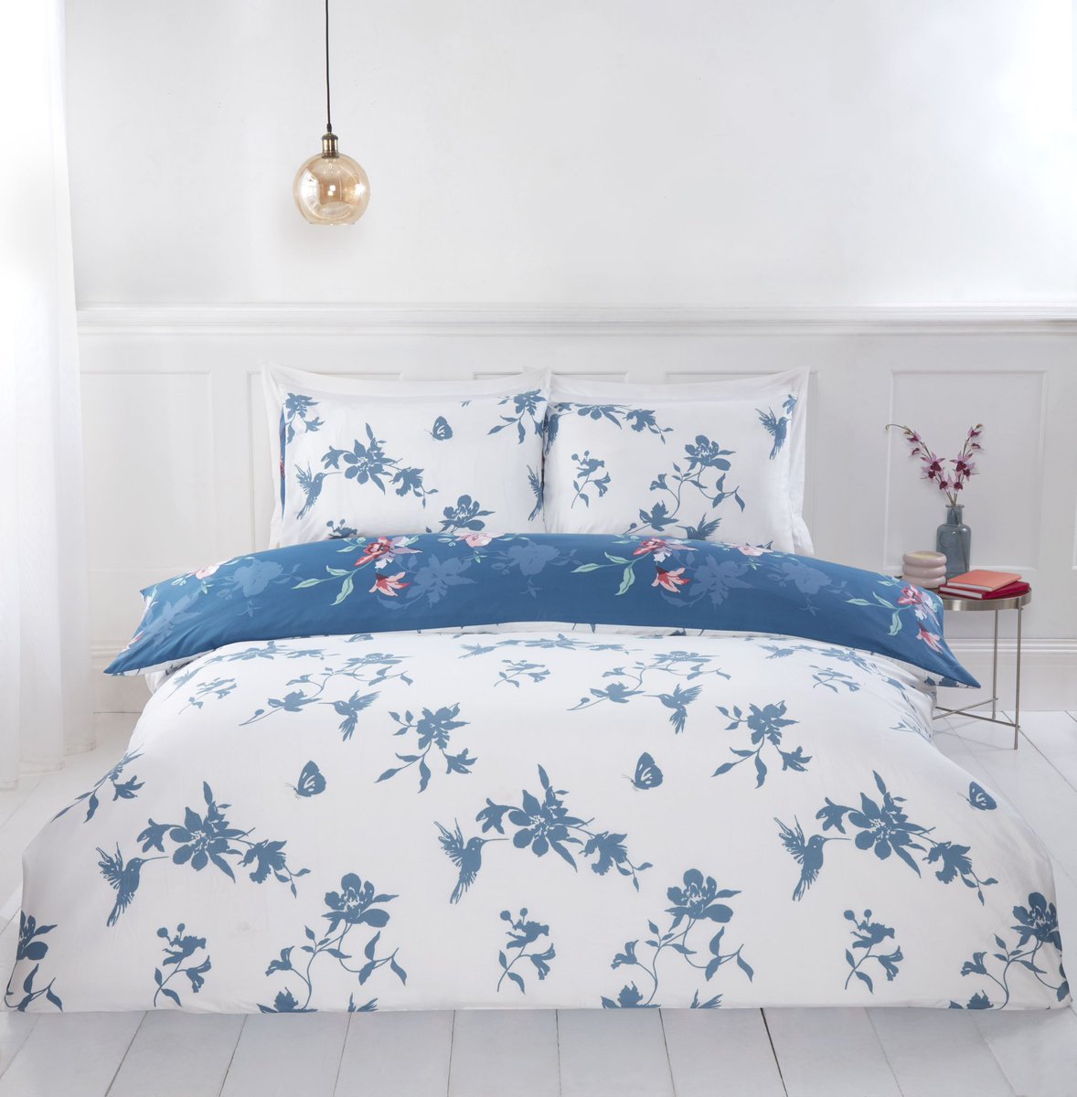 ShopWithKerry's tweet image. #Hummingbird Blue #Duvet 

This beautiful #bedding set is printed with a floral design scattered with pink hummingbirds and #butterflies.
 
This set is fully reversible with a white and duck egg reverse.

I can post UK wide. 

Message me or order at Kerry.vivamknetwork.co.uk