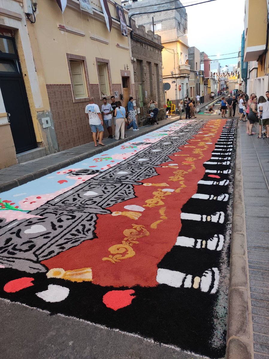 Nau_PM's tweet photo. Tradición, cultura y devoción. En la madrugada de hoy La Isleta vive su noche grande, una noche que forma parte de la identidad del barrio. https://t.co/UMlaKIoDvQ