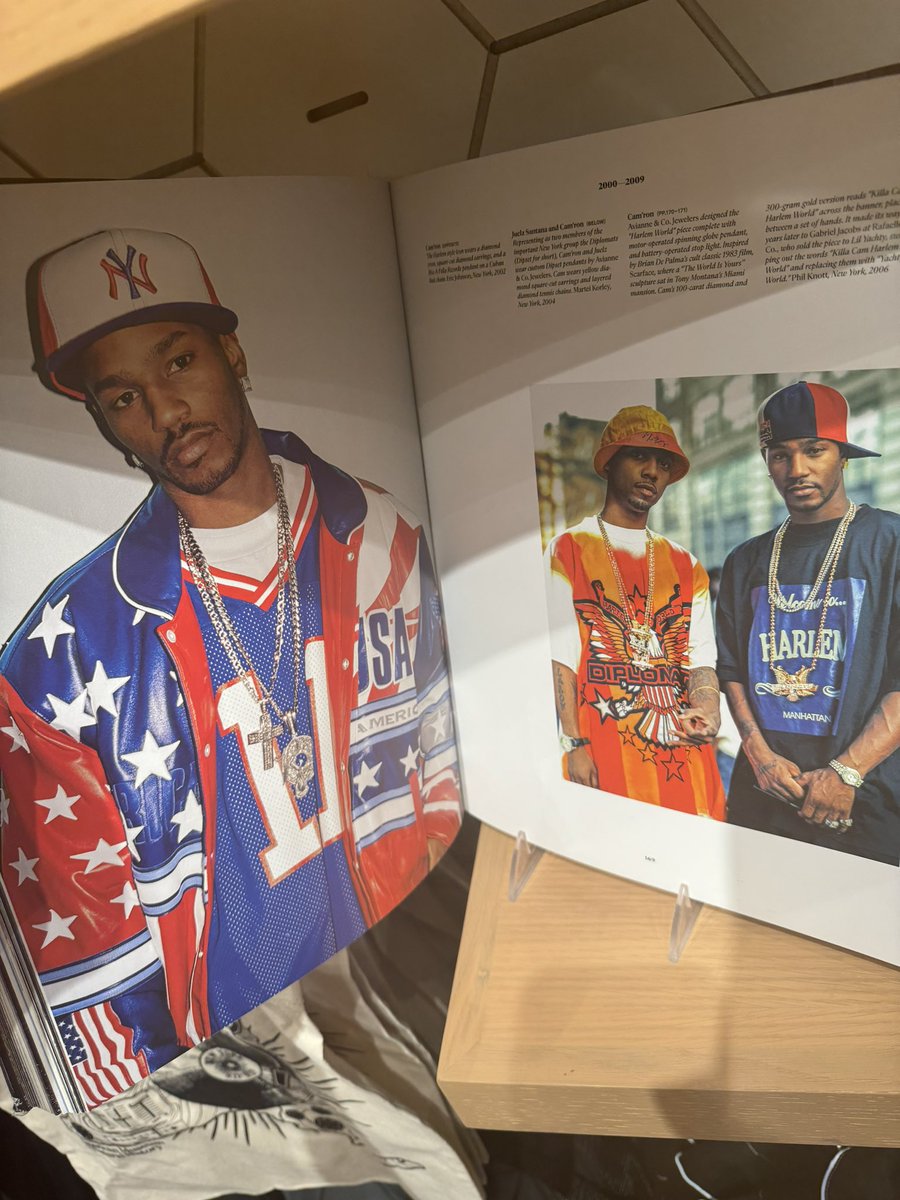 yngharlem's tweet photo. #real #hiphop #dipset #slickrick #ll #chains https://t.co/6FGKpCty3l