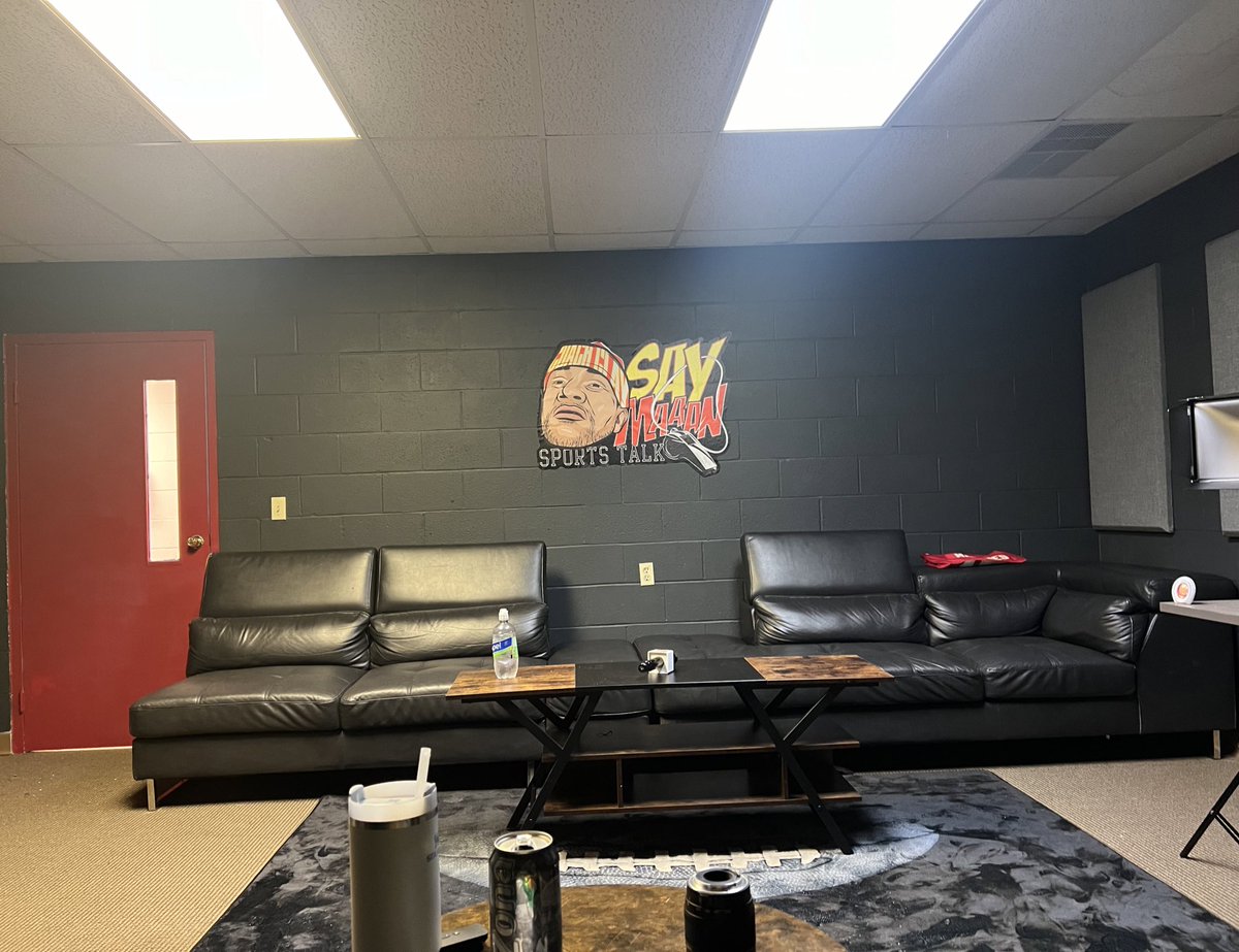 SaymanSports's tweet photo. Progress is impossible without change! Things coming along. Almost done! Content coming soon. #Saymansportalk #Podcast #LiveStream #Sports #PodcastRoom #PodcastStudio https://t.co/nyPBLRkTmg