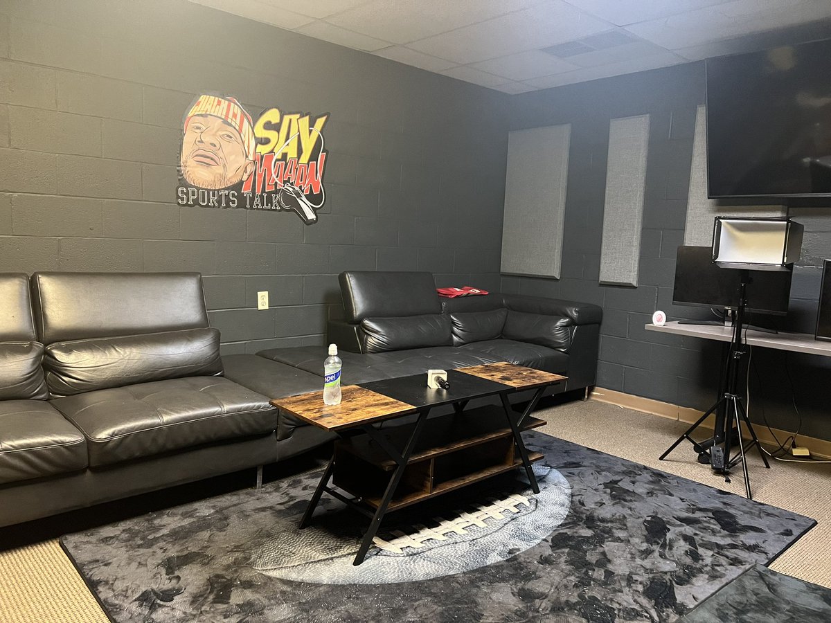 SaymanSports's tweet photo. Progress is impossible without change! Things coming along. Almost done! Content coming soon. #Saymansportalk #Podcast #LiveStream #Sports #PodcastRoom #PodcastStudio https://t.co/nyPBLRkTmg