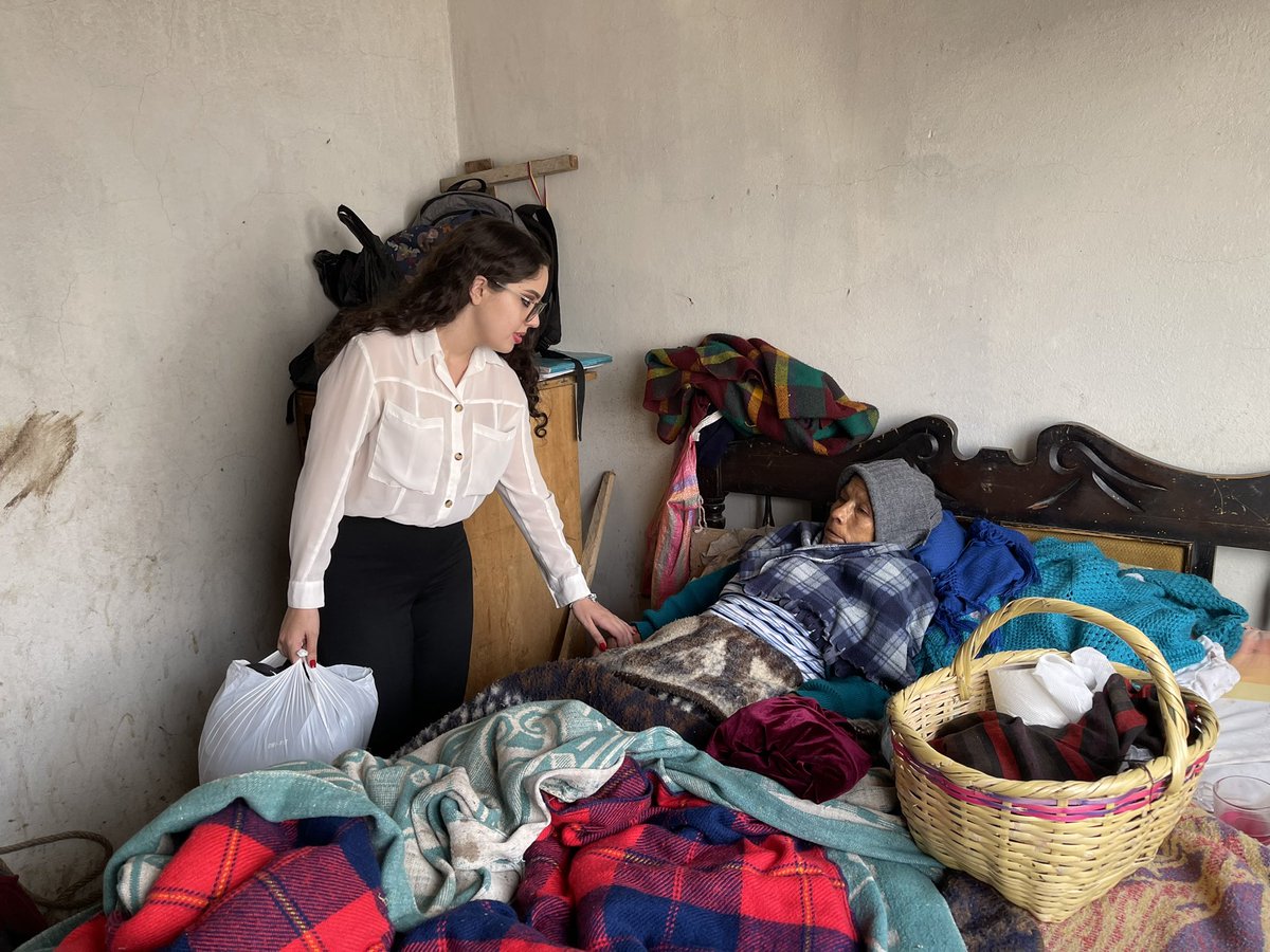 camileonok's tweet photo. Desde el #MIES brindamos atención a familias de pobreza y pobreza extrema, parte de nuestros grupos más vulnerables. Nos acercamos a su hogar para llegar con acciones concretas que permitan mejorar su calidad de vida. @elmercurioec @radialvision @UNSIONTV @complicefm @WRadioec @RadioCatolicaC @CCInoticias