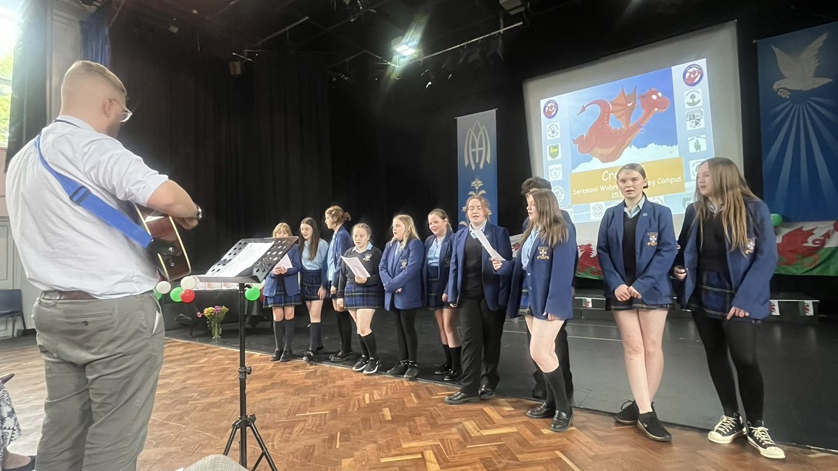 Tîm Cymraeg-Fflint tweet media