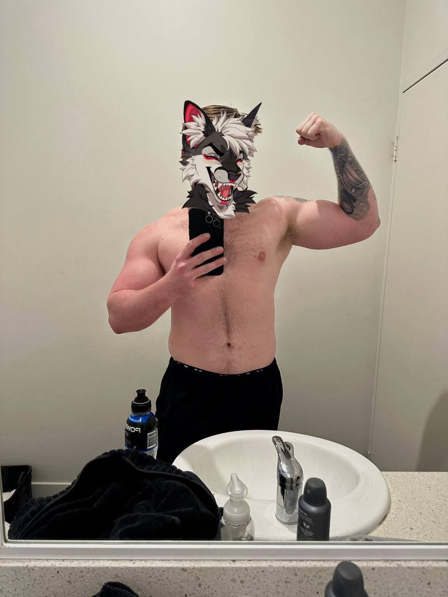 StrikerFoxx's tweet image. Showing off my personality
