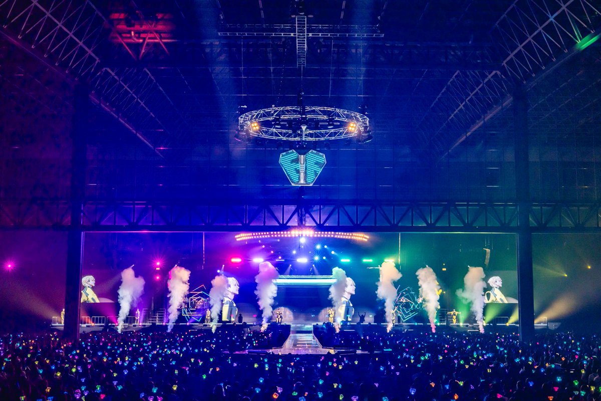 oricon's tweet photo. FANATASTICS、初アリーナツアー完遂❗️
「次はもっと大きいステージに行きたい。
その時は一緒に来てください」

✍🏻ライブレポ
https://t.co/WHwokuAqLD

#FANTASTICS
#INTERSTELLATICFANTASTIC
#IF_FNT @fantastics_fext https://t.co/8hEslX52g9
