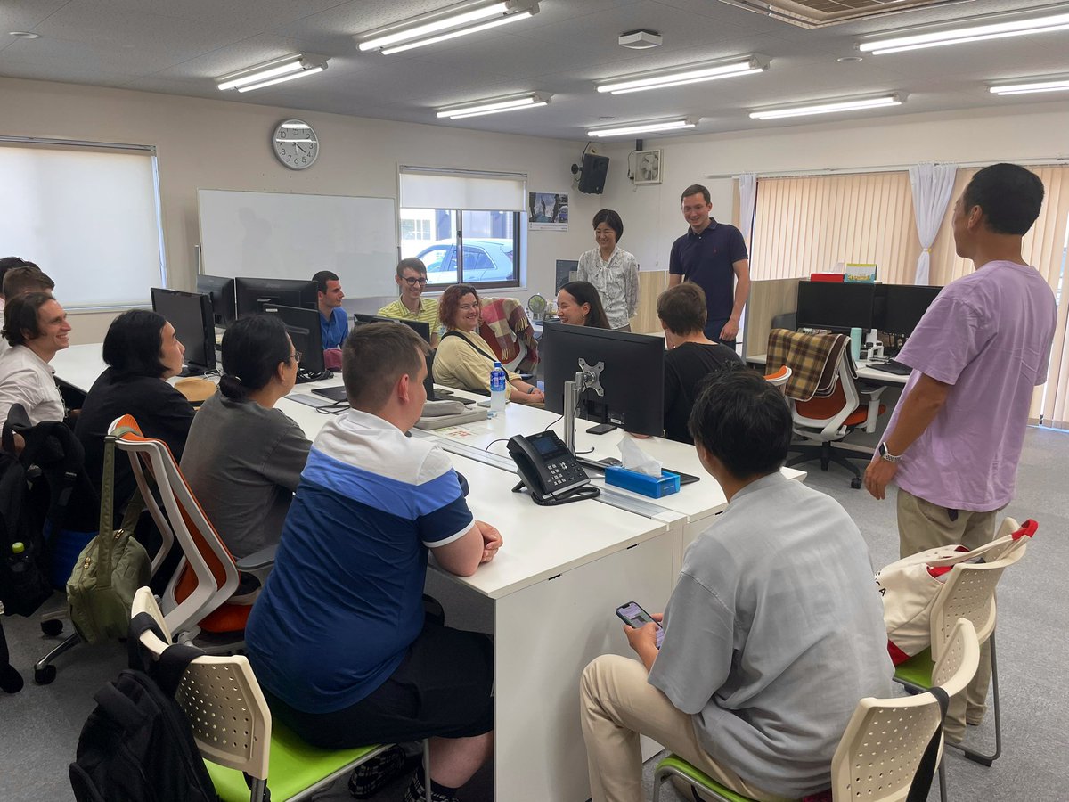 Pe0ple_Cloud's tweet photo. バイタルリード様に訪問しました！

こちらも、HYテストバッチで入社した先輩が登場✨山本さんはじめ、社内の方々もロシア語でご挨拶してくださり、エンジニアたちもびっくり、嬉しかったご様子🥹

この度は、お忙しい中エンジニア訪問をお受けくださり、ありがとうございました。 https://t.co/IYhZk64lNA