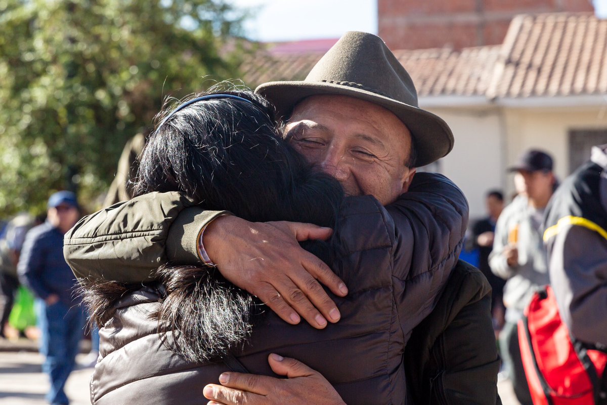 Estos son los rostros de esperanza en un #NuevoPerú. Logramos inscribir un partido político sin financiamiento de mafias ni de grandes poderes económicos. Lo hicimos despertando la esperanza y la solidaridad de miles de peruanos y peruanas. Lo hicimos #ConElPoderDelPueblo. 🌺💪🏽