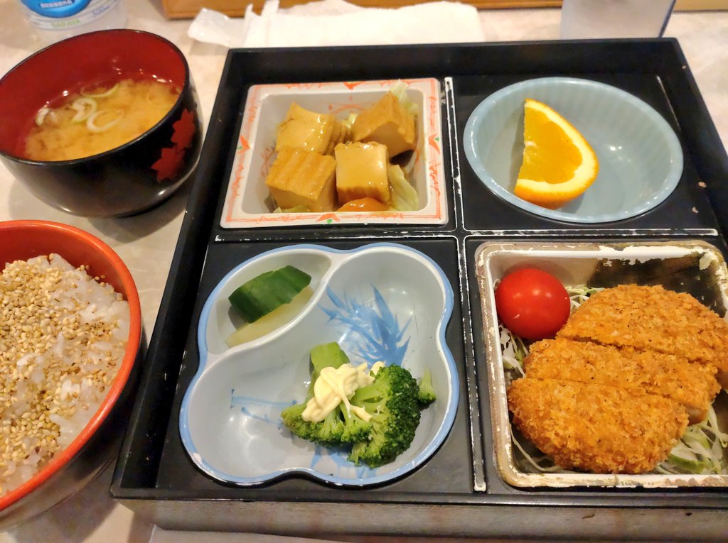EO8o7e8IkWvbdNF's tweet photo. #はっびー　#日替りランチ　#門前仲町
昼食です https://t.co/CJGMI4Ort0