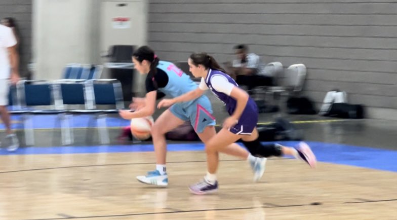 CJ_Henry24's tweet photo. πΈπ @TFNsRun4Roses @ICAN_basketball #Roses24 #RunforRoses #Run4Roses24 #sidelinecancer #henrytwins https://t.co/IPpklMjVSF