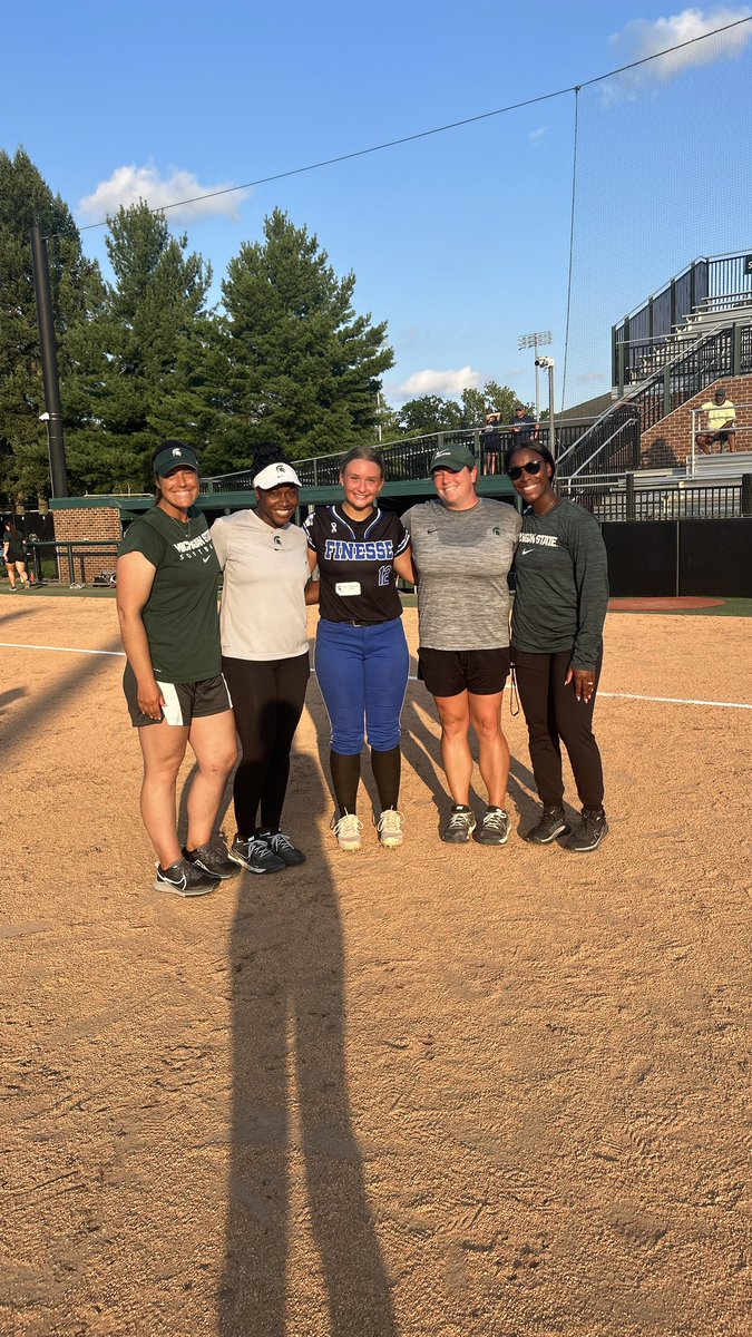 brinleyeck2025's tweet photo. I had the best time today at the @MSU_Softball Elite 40 camp! Thank you to @ShoMcDonald @destiniengland1 @WellsBethaney22 and @CoachDStenger for putting on an amazing camp! I cannot wait to be back in August! https://t.co/GZLGr9fTdd