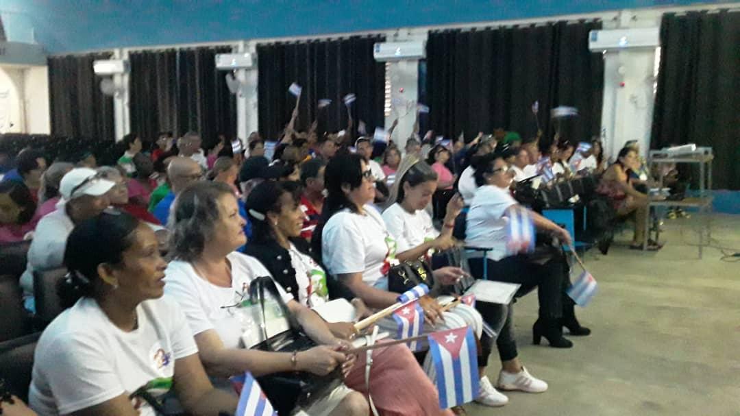 Se expuso, en la Comisión de Asuntos Económicos de <a href="/AsambleaCuba/">Asamblea Nacional Cuba</a>, que la movilización de los colectivos laborales para recuperar la producción en #Cuba🇨🇺 ha centrado la prioridad en el debate del proceso orgánico al #22CongresoCTC. #PorCubaJuntosCreamos @CubaCentral <a href="/DiazCanelB/">Miguel Díaz-Canel Bermúdez</a>