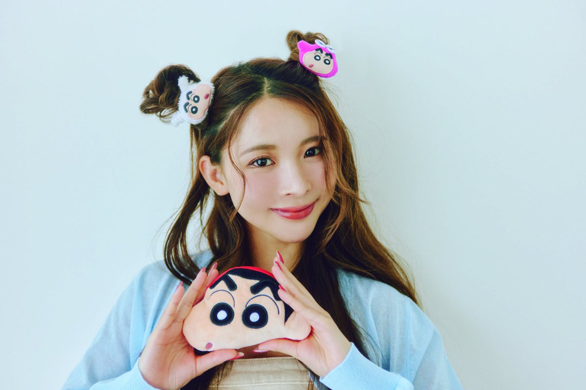 crayon_official's tweet photo. 8/9（金）発売の『mini』9月号の付録はなんと！
しんちゃんのフェイスポーチ＆ヘアクリップの豪華セット♪

ポーチの裏地は『映画クレヨンしんちゃん オラたちの恐竜日記』のスペシャル仕様！
ぜひ内側もチェックしてみてほしいゾ。 https://t.co/MW3kfFzZkX