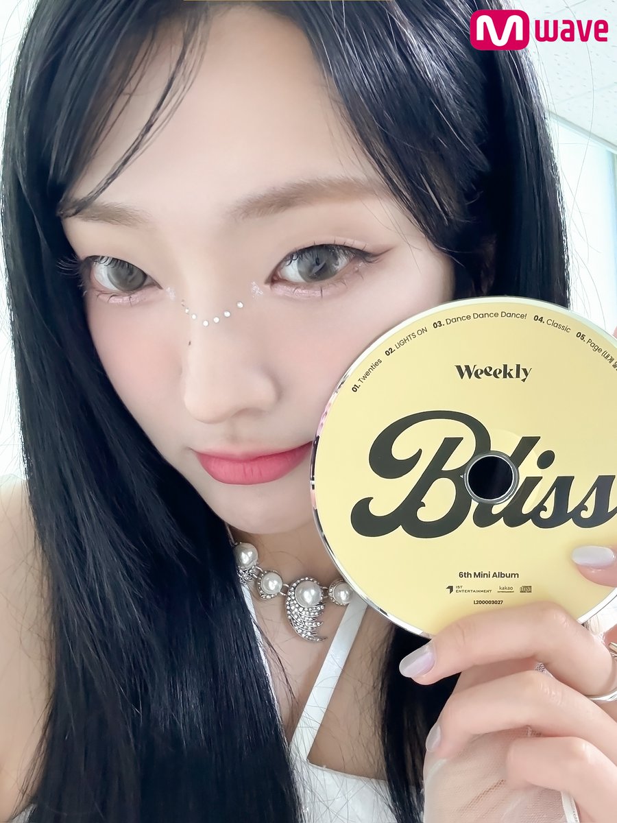 OfficialMwave's tweet photo. [#Mwave shop]
[#Bliss] introduced by #Weeekly 🩵
Album containing Weeekly's signatures only in Mwave!

SIGNED Weeekly – 6th Mini Album [Bliss]
👉 ~ 2024.07.21 6PM KST
👉 https://t.co/VrL7RNjZ7s

#이수진 #LeeSoojin
#먼데이 #Monday
#박소은 #ParkSoeun https://t.co/BEQ44jj8jN