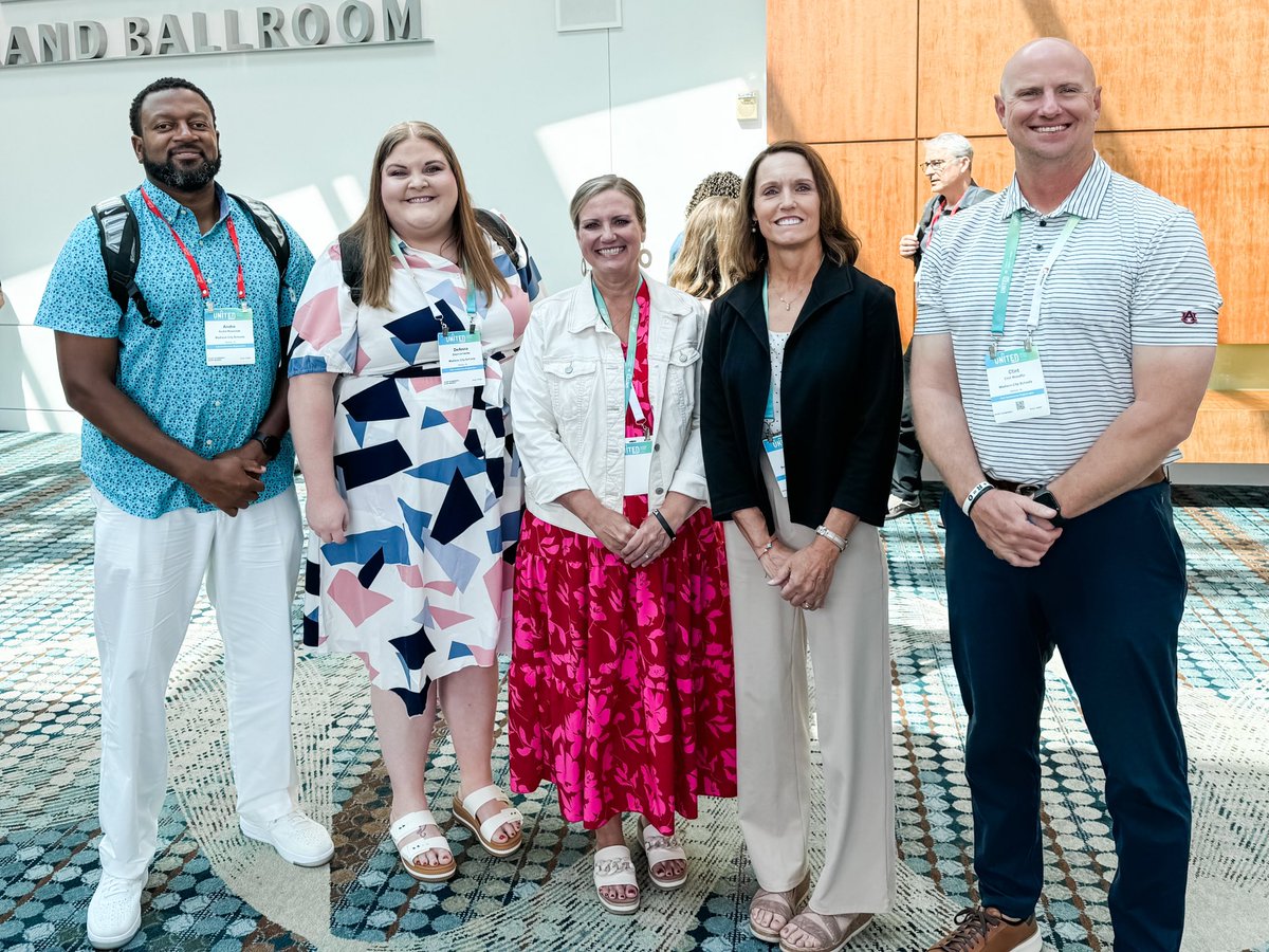 BobJonesHigh's tweet photo. Admin team kicked off wk @ United National Conference on School Leadership.@JonGordon11,keynote speaker shared that our state of mind,thoughts we think,words we say,life we live,power we have,&amp;school culture we create is influenced by connection&amp;positive energy!#PrincipalsUNITED https://t.co/rgqwkLQP1B