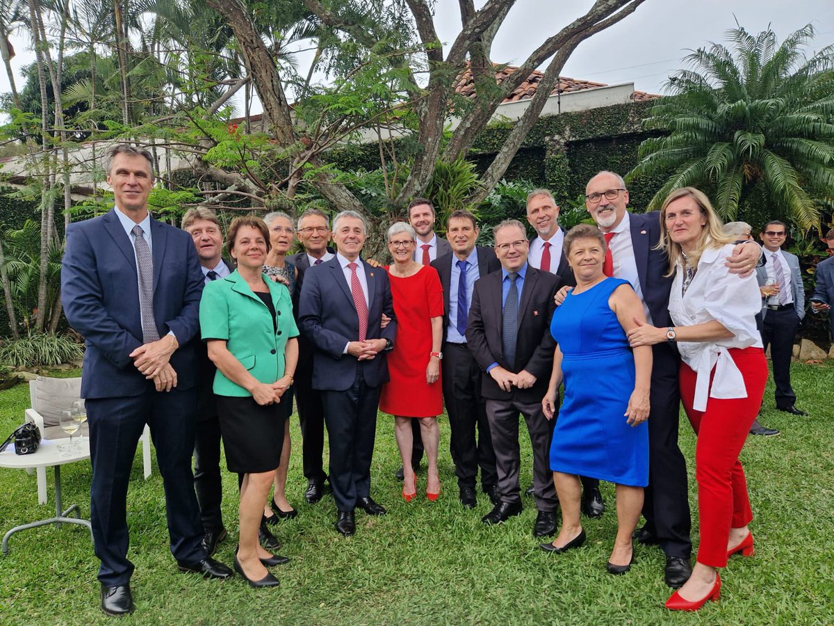ignaziocassis's tweet photo. Jeudi dernier à Lima, aujourd'hui à #SanJose. Quel plaisir de célébrer le #1erAout avant l’heure aux côtés de la communauté 🇨🇭 au #CostaRica &amp; du MAE 🇨🇷 André. De belles rencontres autour des valeurs qui nous unissent au-delà des distances. Salud 🎉

🗣️ https://t.co/g7cC9jSZJY https://t.co/m8X4KiKhe8